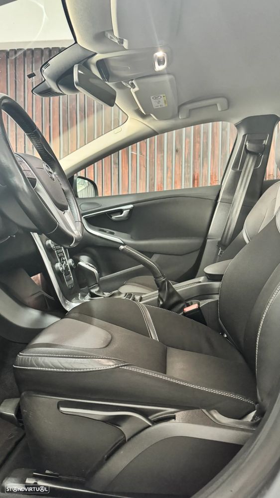 Volvo V40 2.0 D2 Momentum Geartronic - 11
