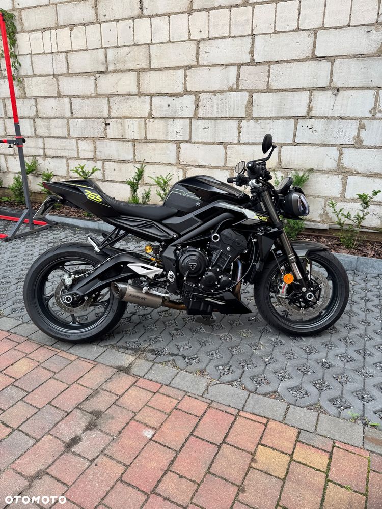 Triumph Street Triple - 16