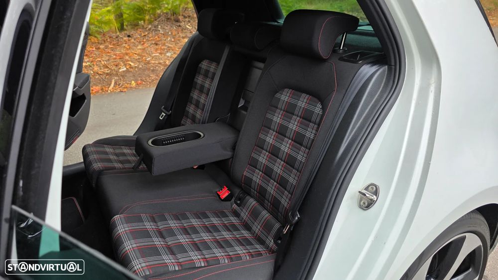 VW Golf 2.0 GTI - 21