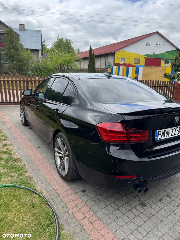 BMW Seria 3 328i - 2