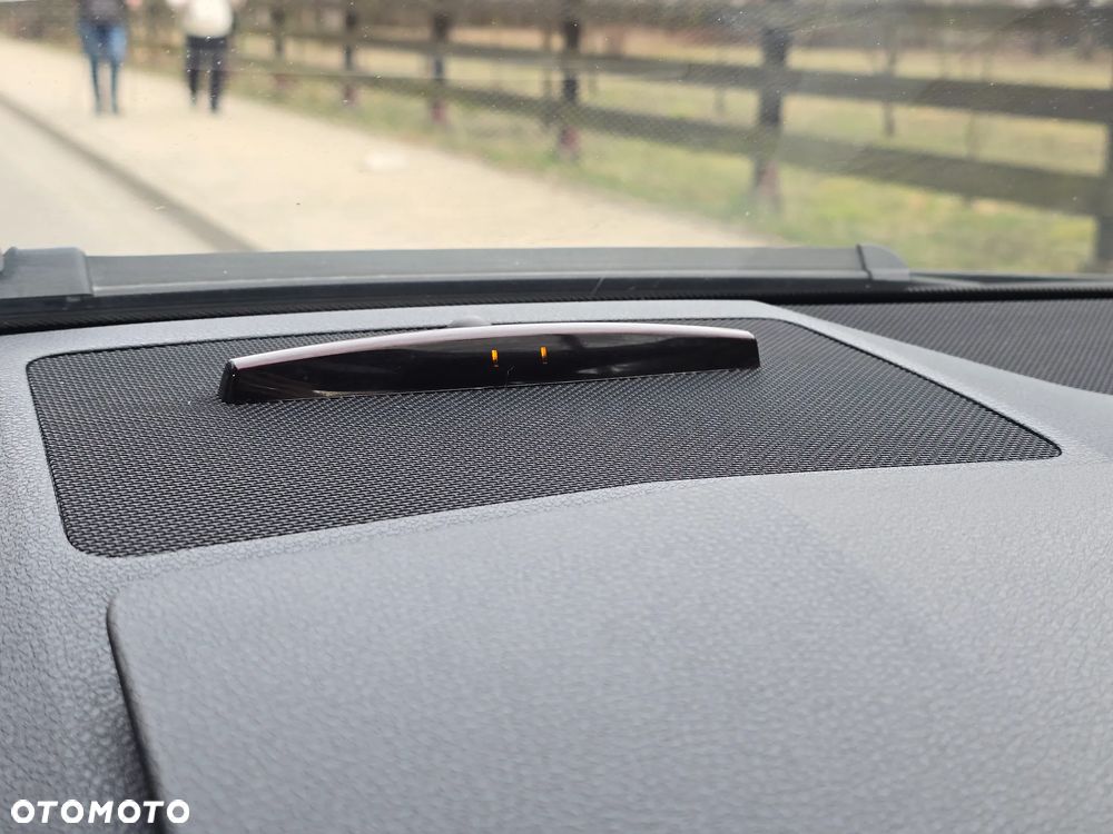 Mercedes-Benz Klasa C 180 CGI Automatik BlueEFFICIENCY Avantgarde - 33