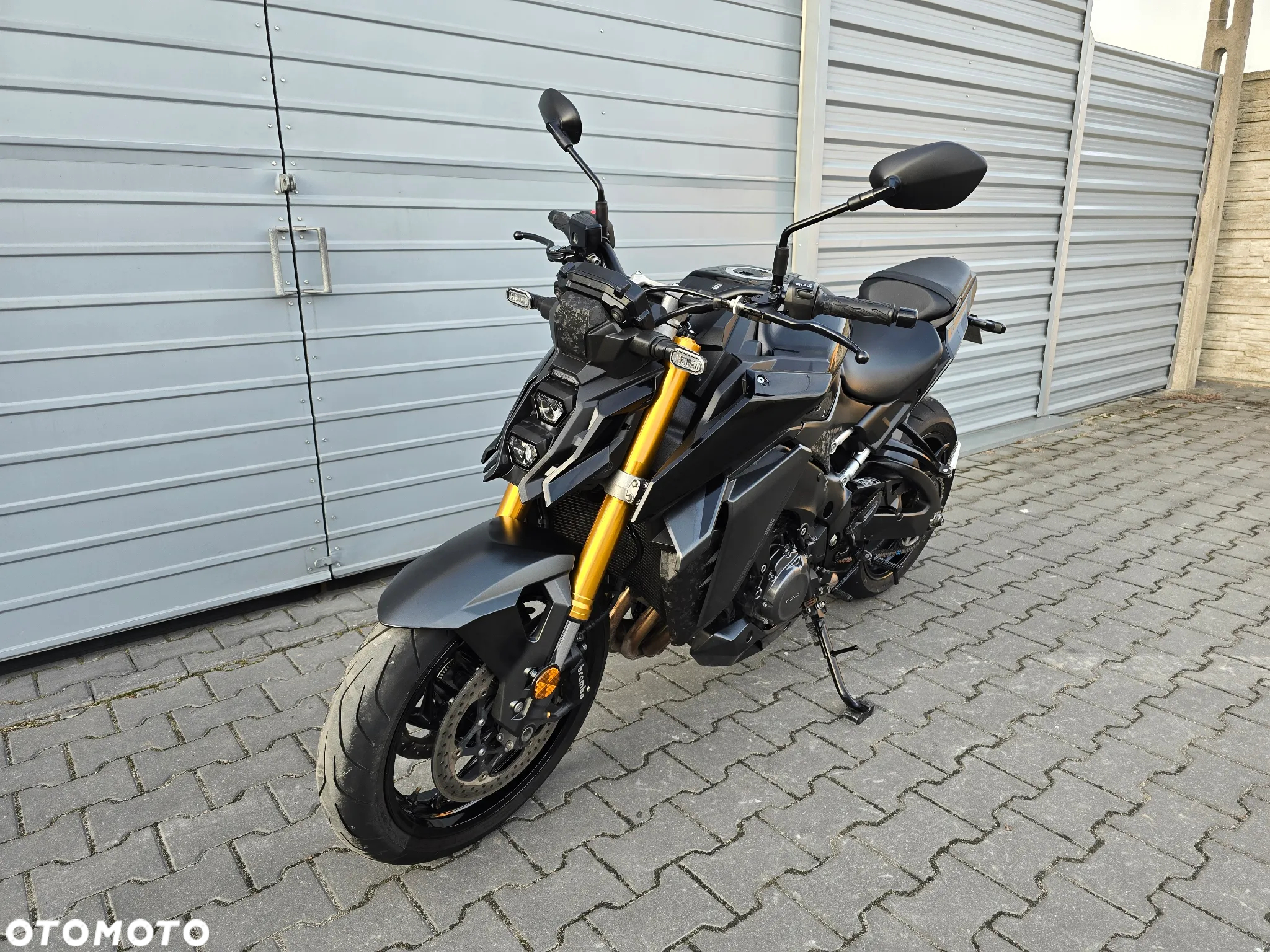 Suzuki GSX - 9