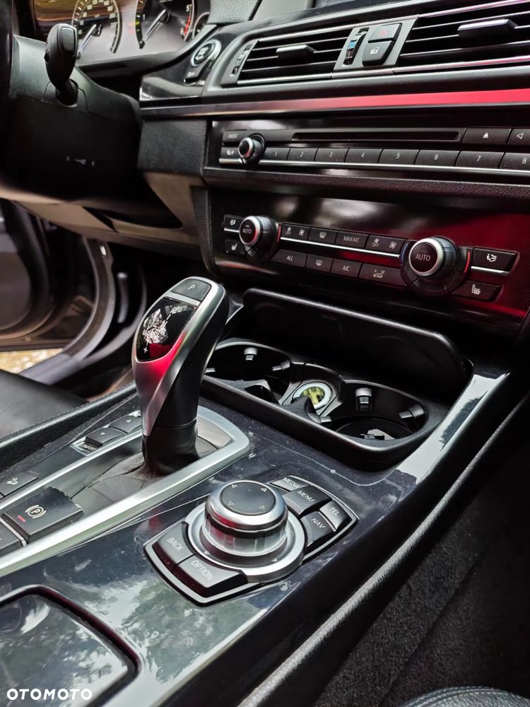 BMW Seria 5 525d xDrive Luxury Line - 17