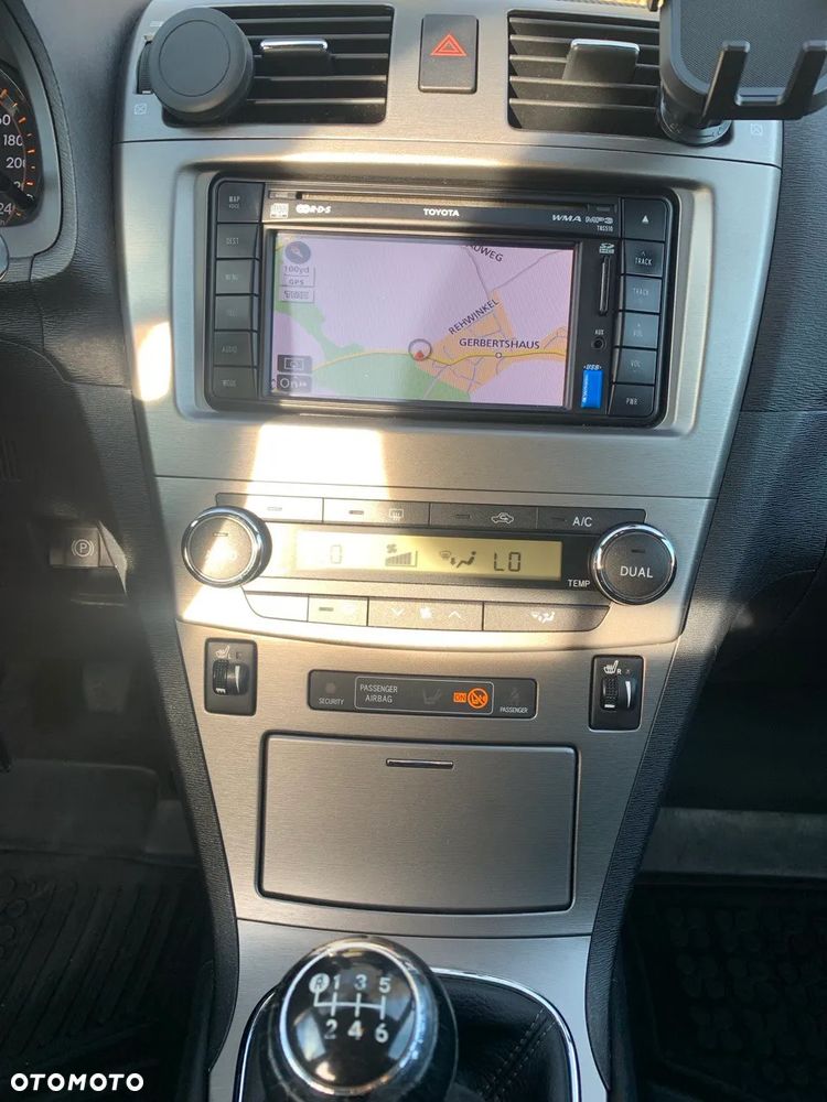 Toyota Avensis 1.8 Active - 11