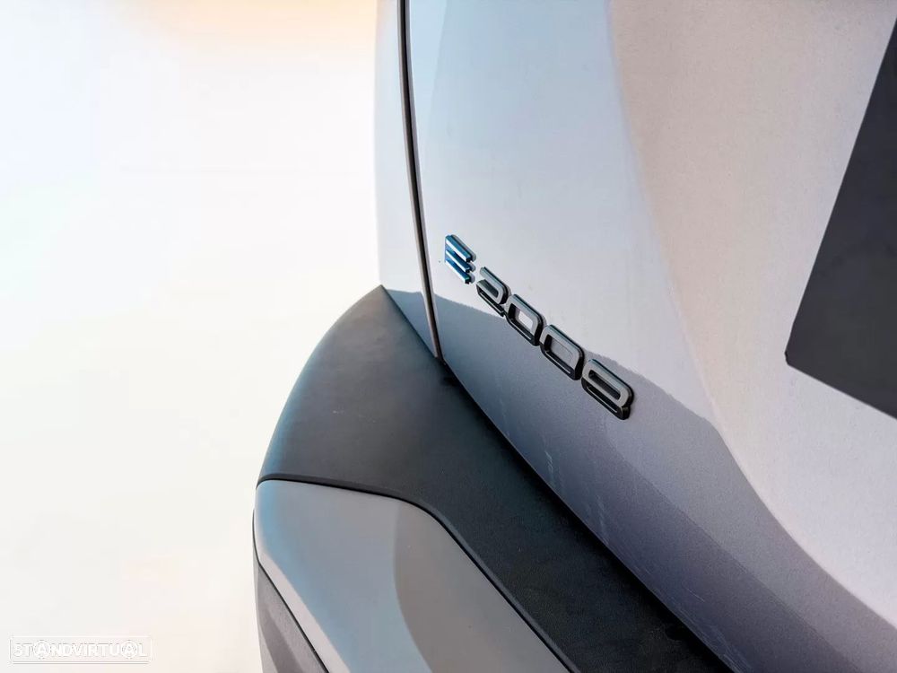 Peugeot e-2008 50 kWh GT - 24