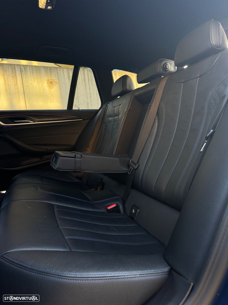 BMW 530 e Pack Desportivo M - 12