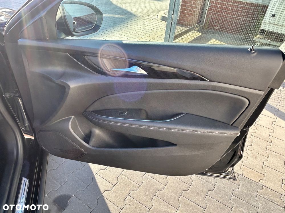 Opel Insignia - 17