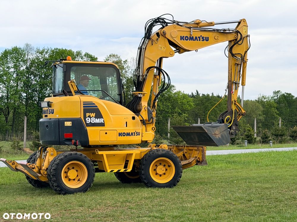 Komatsu 4x4x4 ramię łamane Koparka kołowa KOMATSU  PW98MR-8 10ton 4x4x4 ośki skrętne Ramię 3x łamane BEZ DPF i ADBLUE 4 cyl dodatkowe wyjścia hydr Pług Podpory 2012 szybka zwinna Prosto z importu 1 właściciel Cat TEREX Liebherr Wacker Pw 98 Mr 8 11 - 8