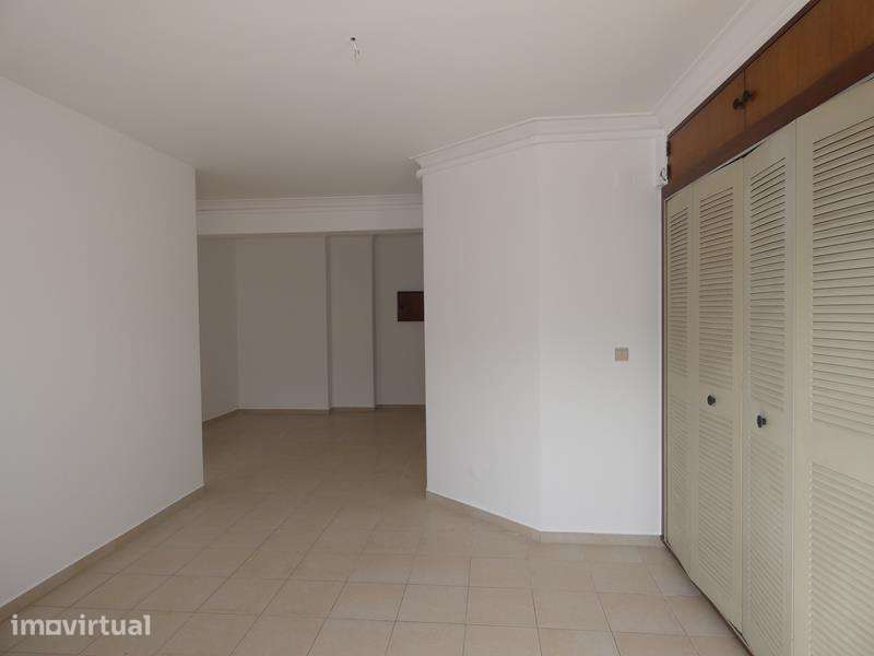 Apartamento T1 no Centro da Cidade de Torres Vedras - Grande imagem: 2/14