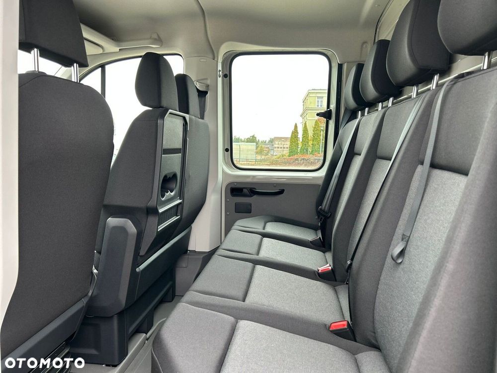 Volkswagen Crafter Crafter 35 Skrzyniowy z podwójną kabiną silnik: 2,0 l EU6 SCR 177 KM / skrzynia biegów: 4MOTION automatyczna 8-biegowa rozstaw osi: 3640 mm - 9