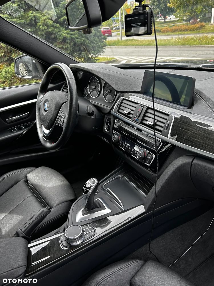 BMW Seria 3 330i xDrive Sport Line - 24
