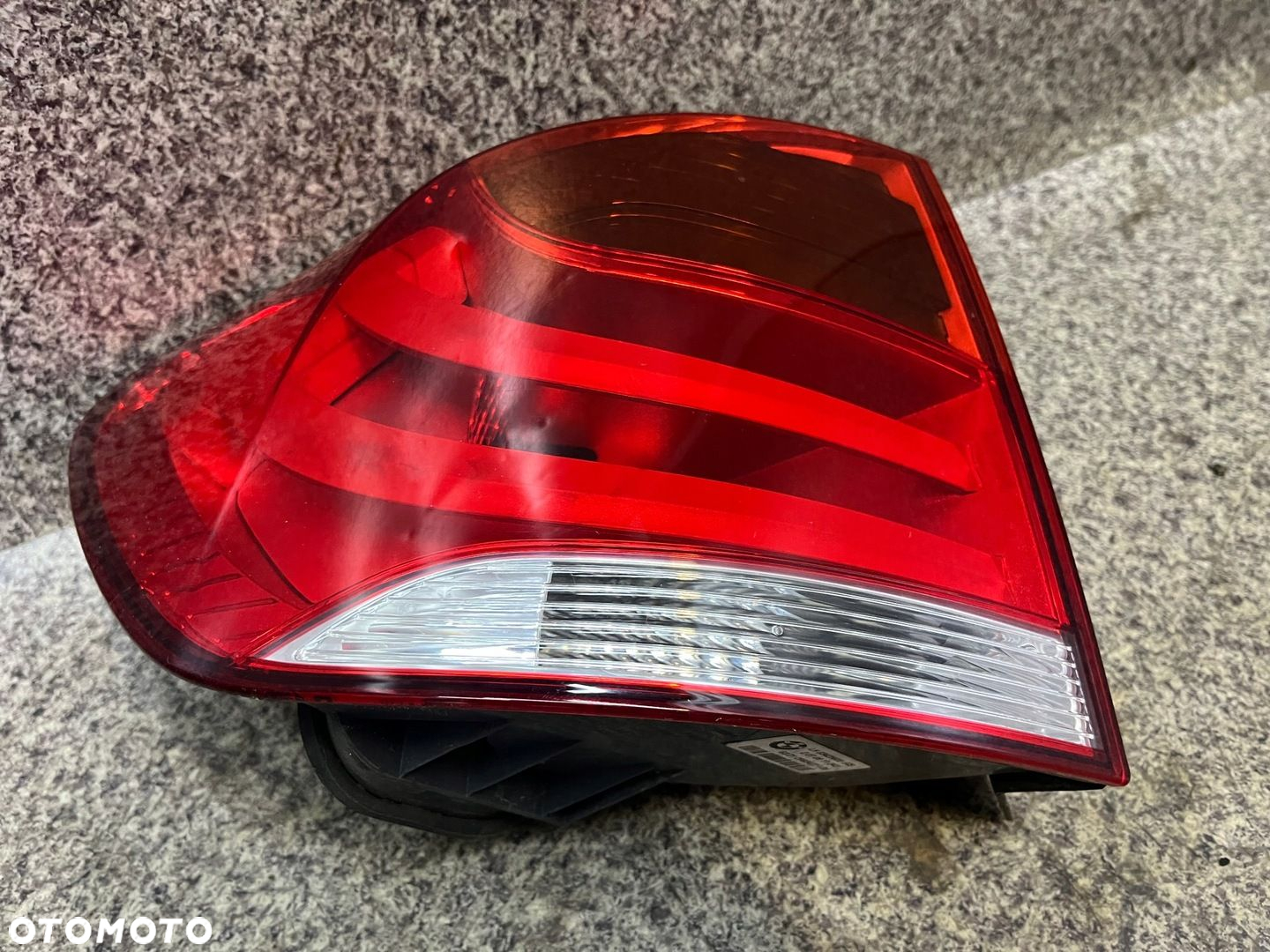 Lampa lewy tyl lewa tylna w blotnik BMW E84 X1 2011 ORYGINALNA - 3