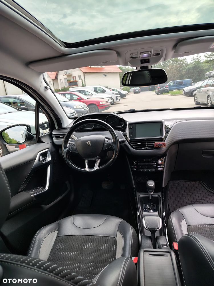 Peugeot 2008 1.2 Pure Tech Allure S&S EAT6 - 11
