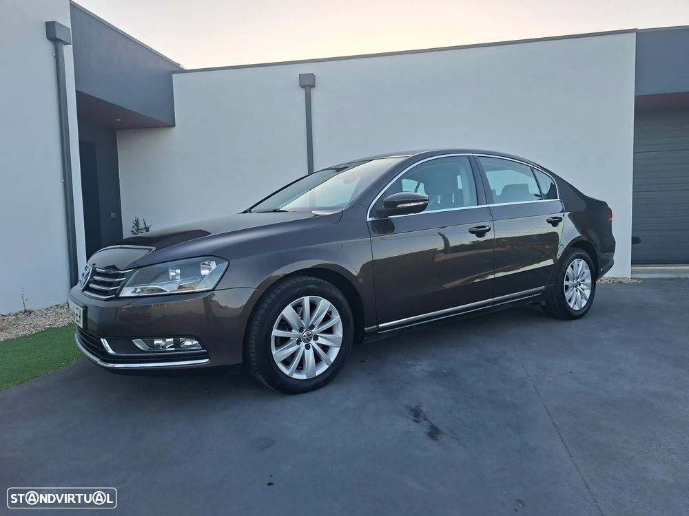 VW Passat 2.0 TDI BlueMotion Exclusive - 6