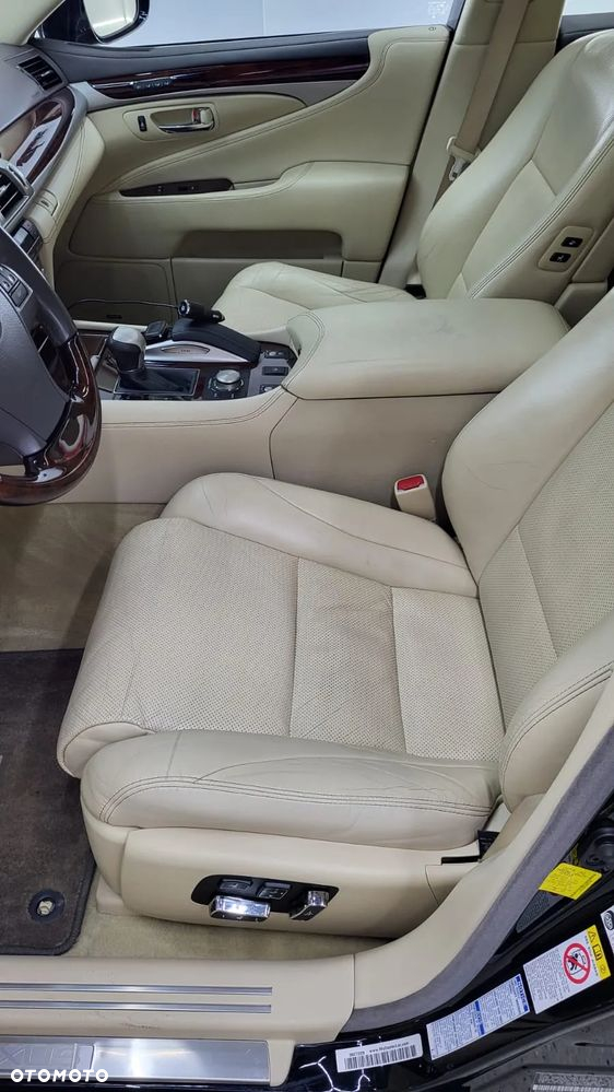 Lexus LS 460 AWD - 10