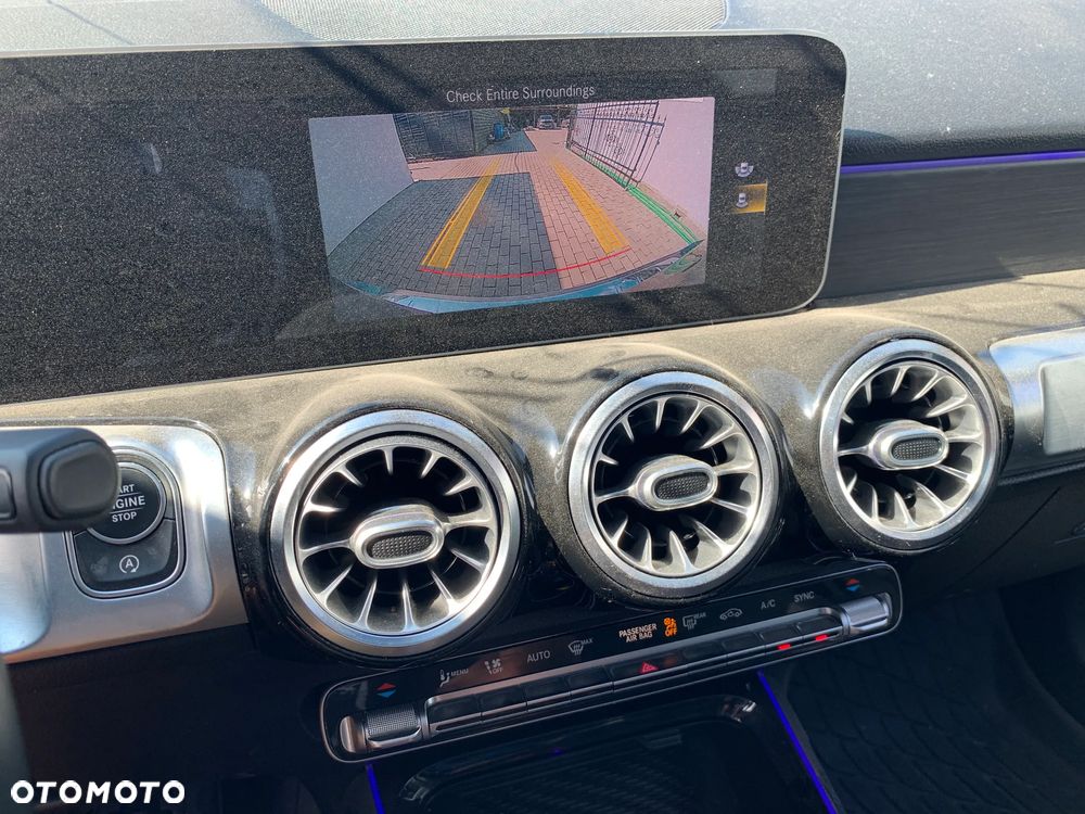 Mercedes-Benz GLB 250 4-Matic 8G-DCT - 18