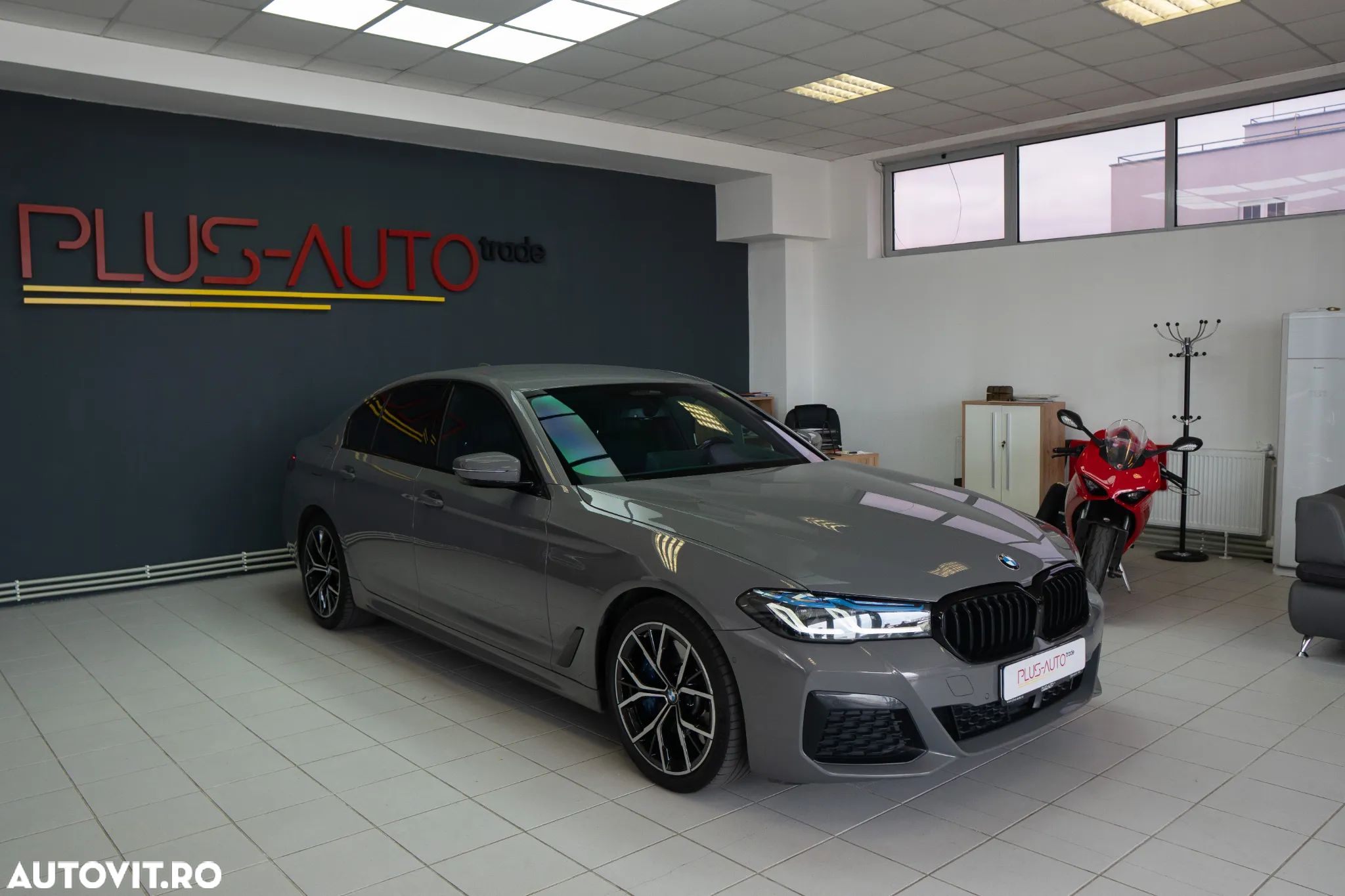 BMW Seria 5 530d xDrive AT MHEV - 1