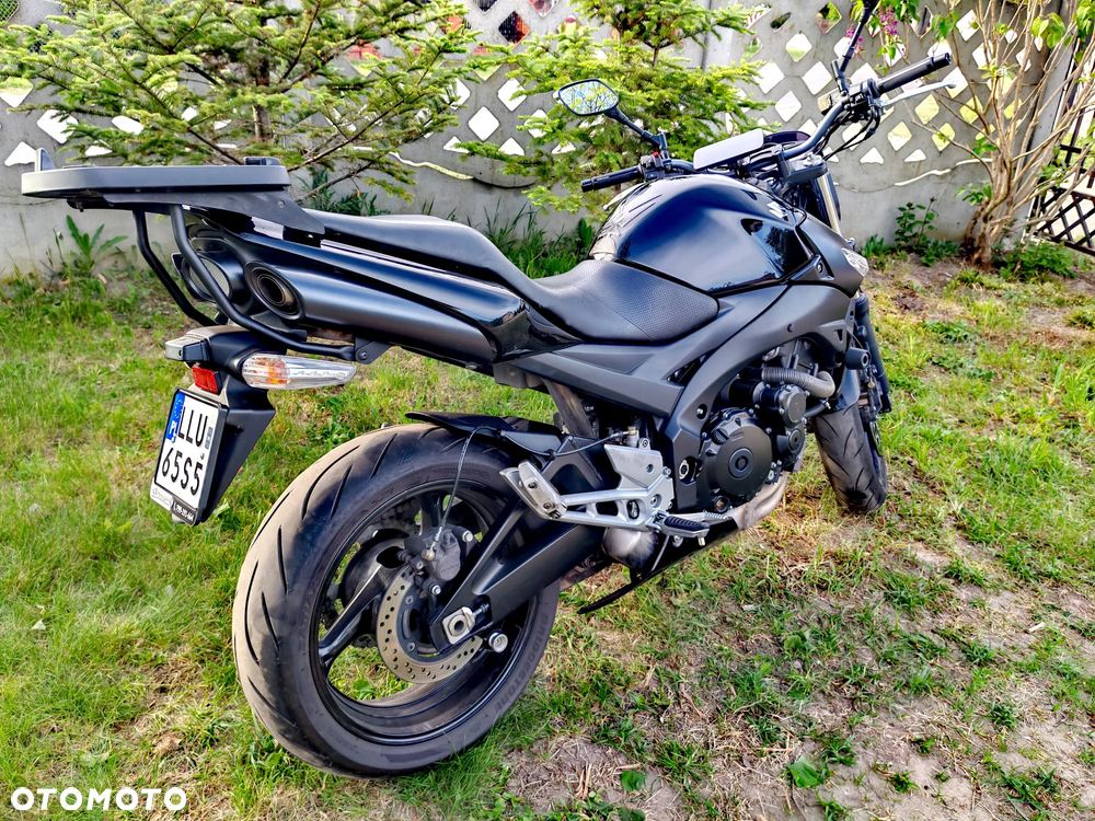 Suzuki GSR - 2