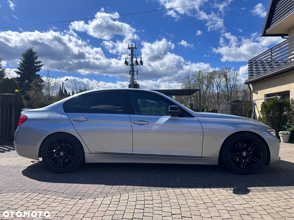 BMW Seria 3 320i Sport Line - 4