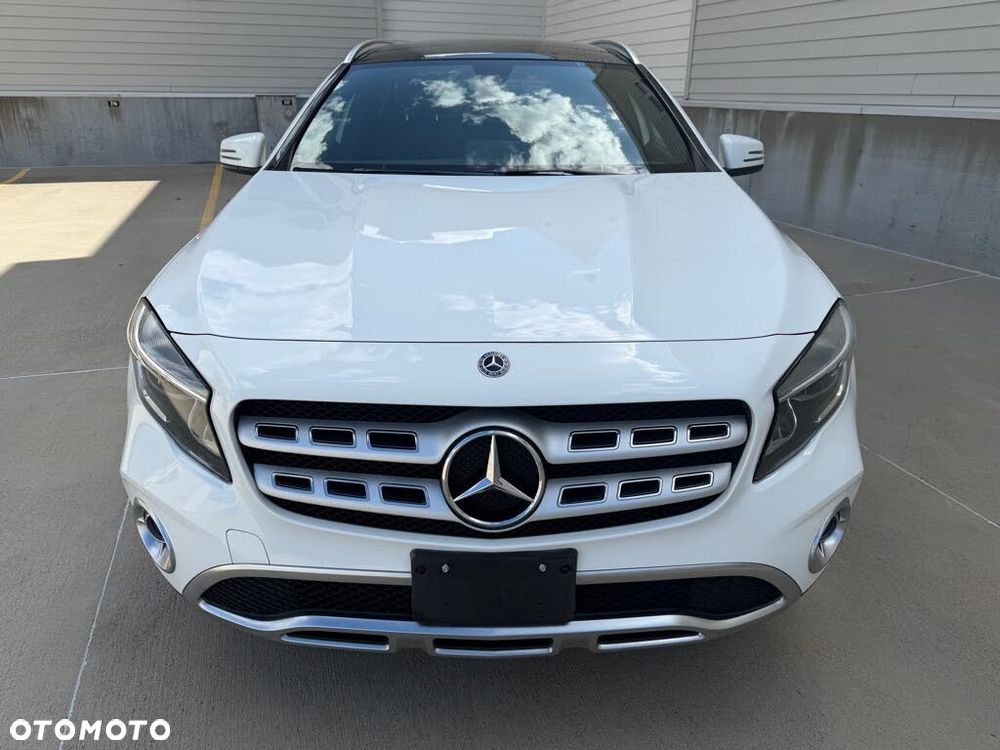 Mercedes-Benz GLA - 8