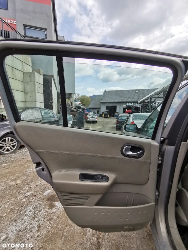 Drzwi przód prawy Renault Megane II 2003r MV632 - 2