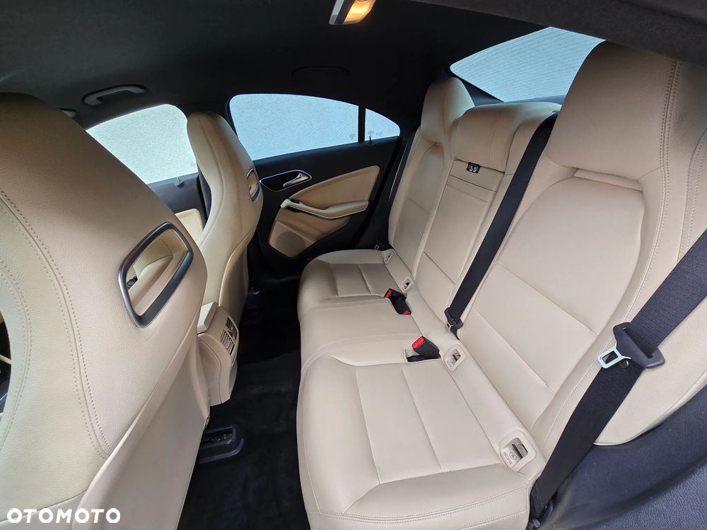 Mercedes-Benz CLA 250 4-Matic AMG Line - 6