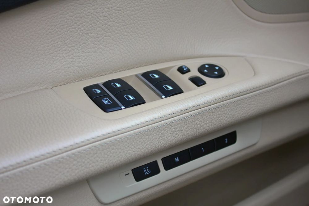 BMW Seria 7 750Li - 28