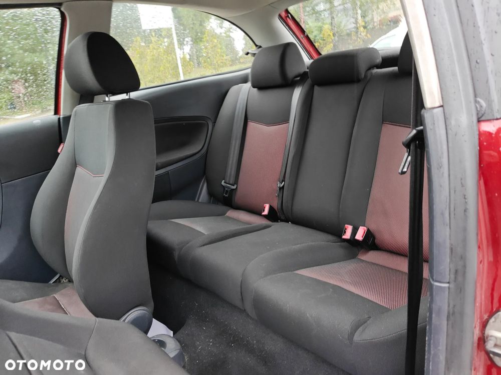 Seat Ibiza 1.6 16V Reference - 8