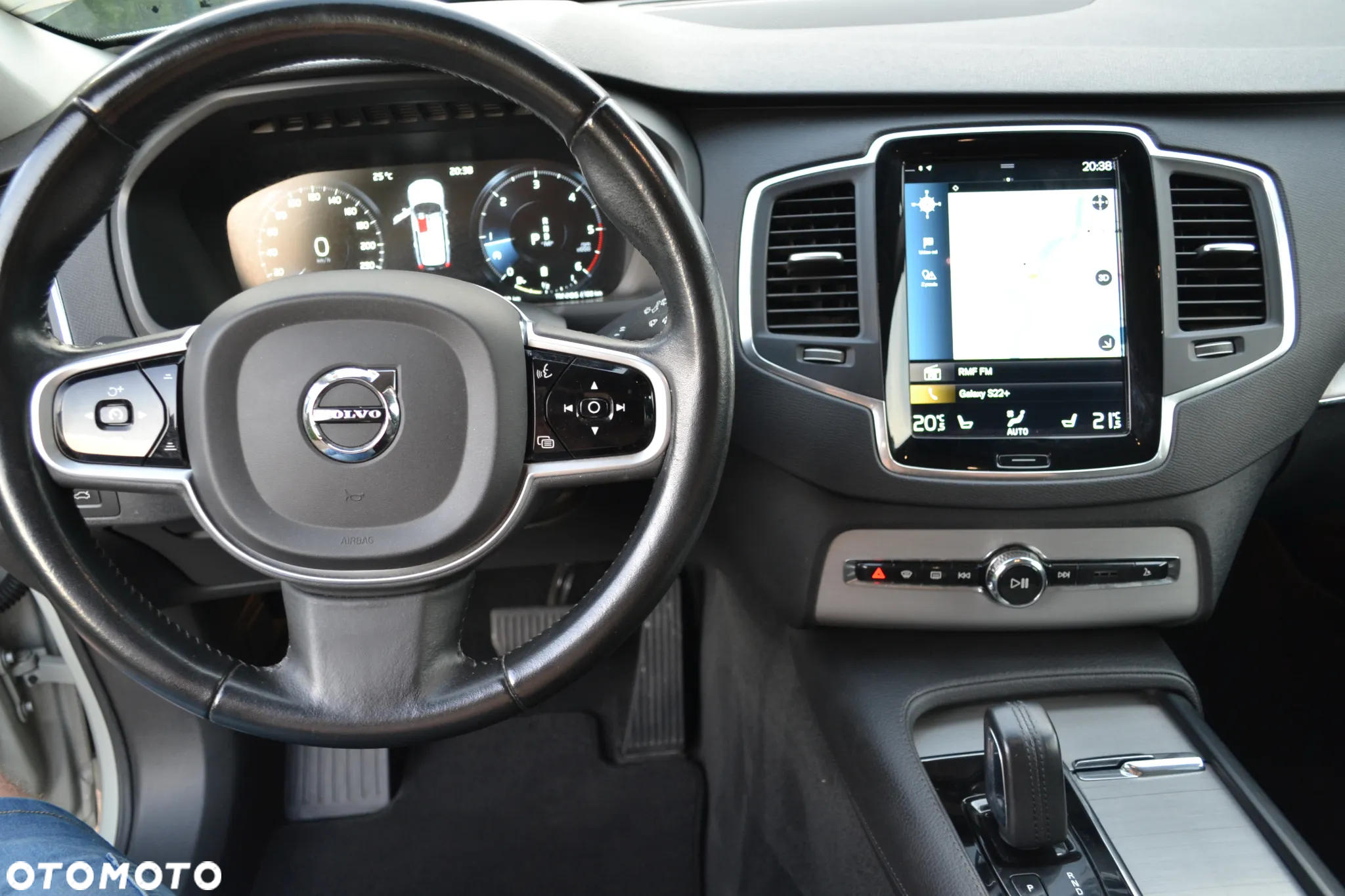 Volvo XC 90 D5 SCR AWD Momentum 7os - 19