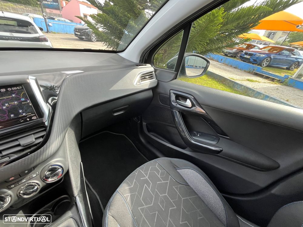 Peugeot 2008 1.5 BlueHDi Signature - 36