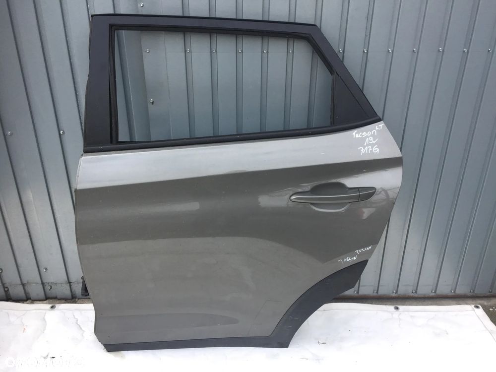HYUNDAI TUCSON 19R DRZWI LEWE TYŁ - 1