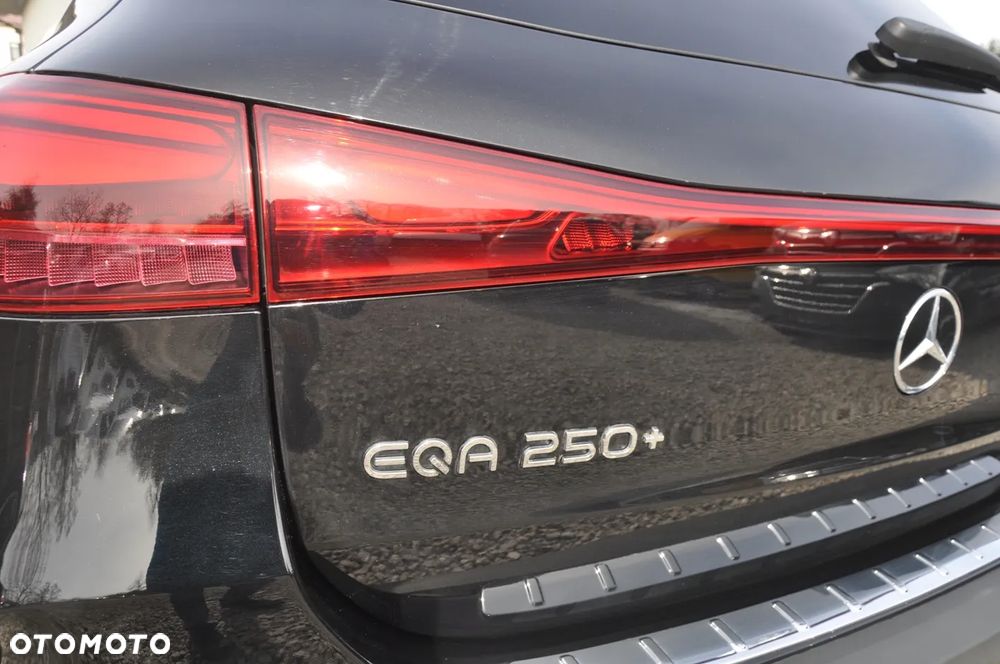 Mercedes-Benz EQA 250+ AMG Line - 18