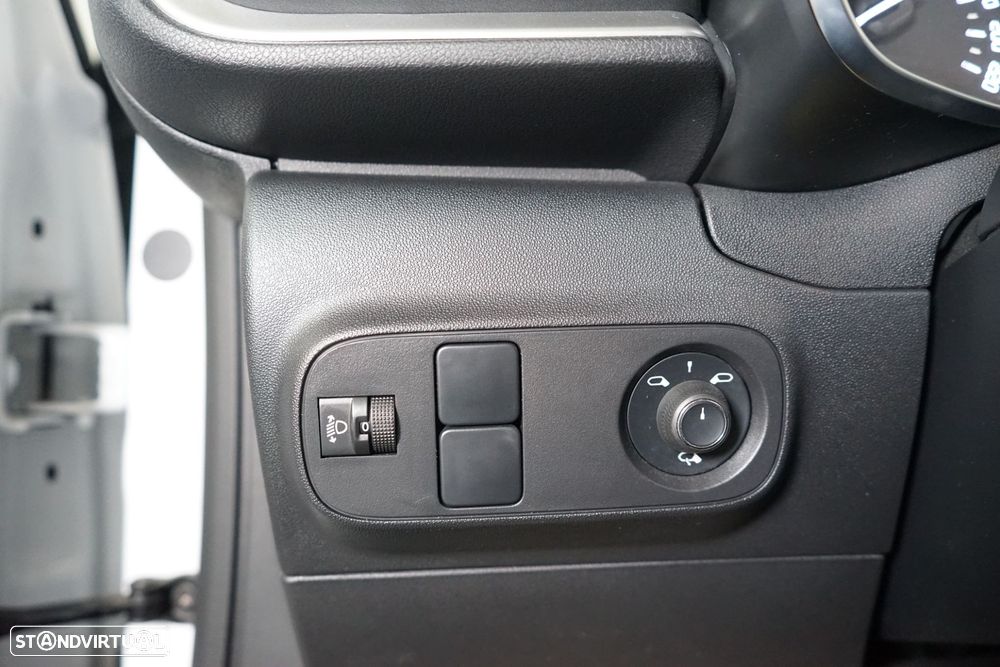 Citroën C3 1.2 PureTech Shine - 27