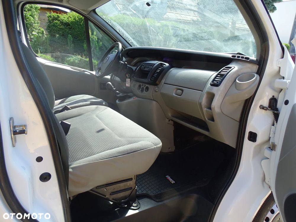 Opel Vivaro 2,0 DTI -90 KONI ,Klimatyzacja ,L1 H1 ,HAK, Zarejestrowany ,Paka długa 2,40m - 7