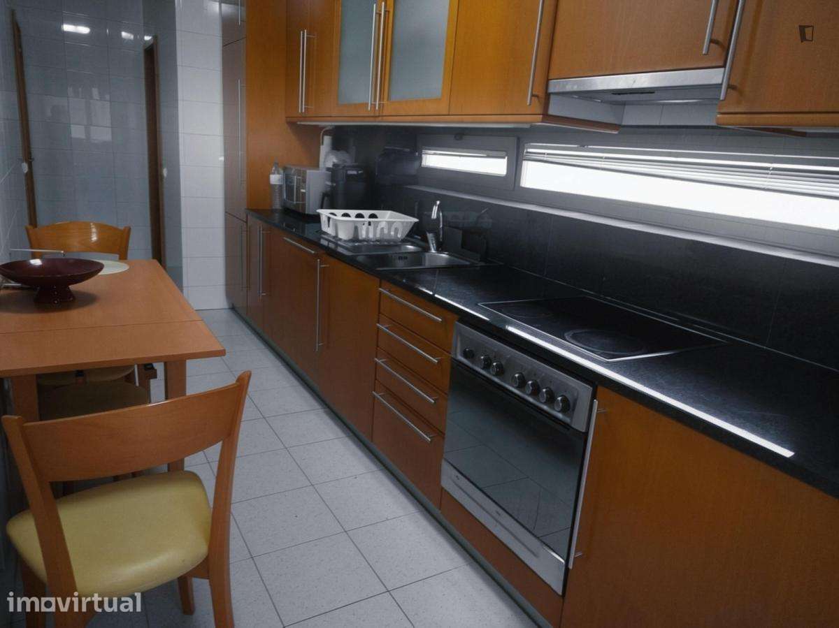 Quarto - localizado em Custóias Porto - Grande imagem: 3/5