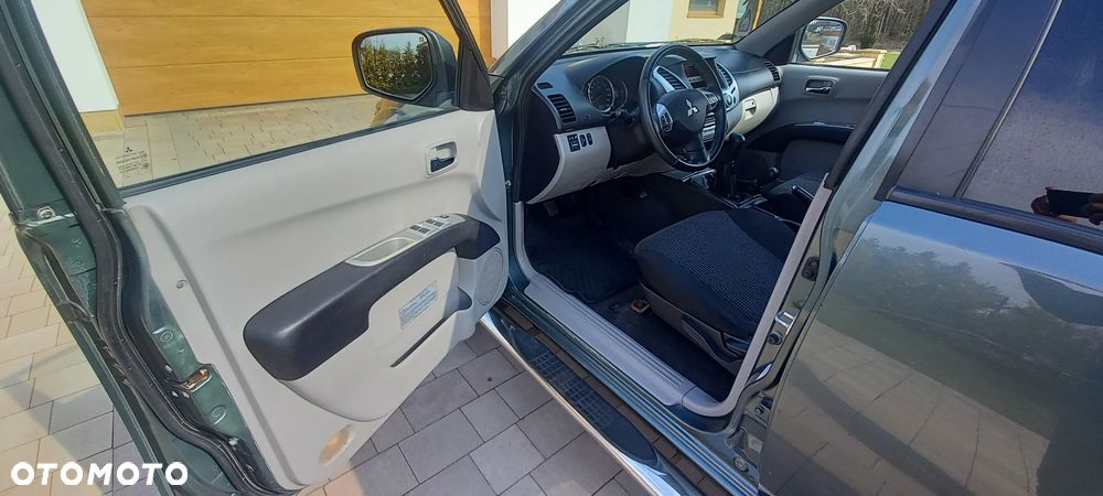 Mitsubishi L200 - 16