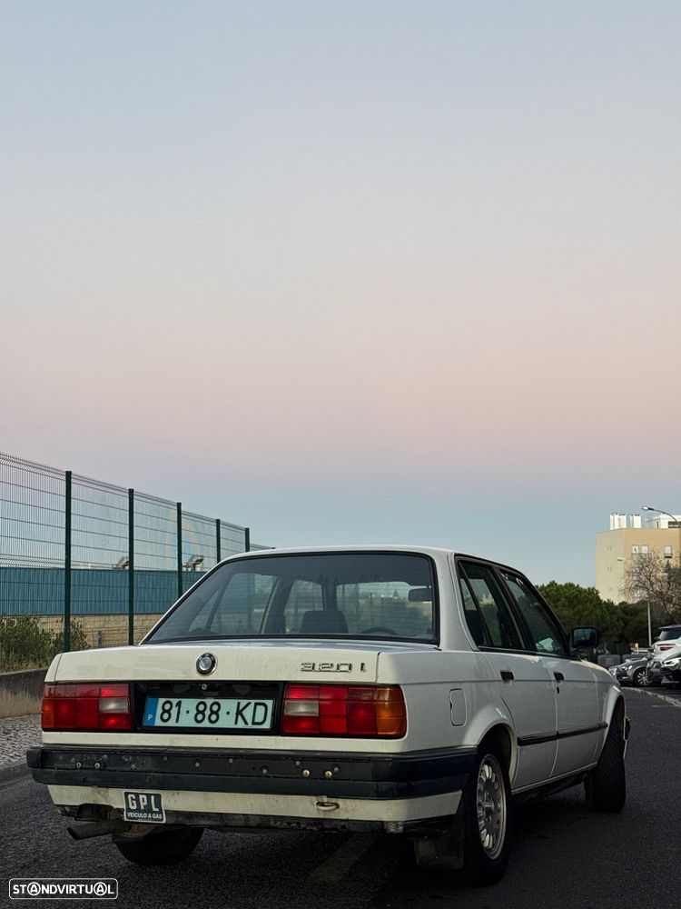 BMW 320 i - 3