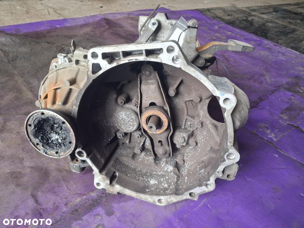 VW PASSAT B6 1,9 TDI BXE 105KM SKRZYNIA BIEGÓW  BXE 5B - 1