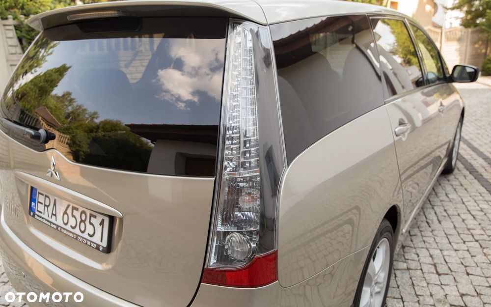 Mitsubishi Grandis 2.4 Intense - 15