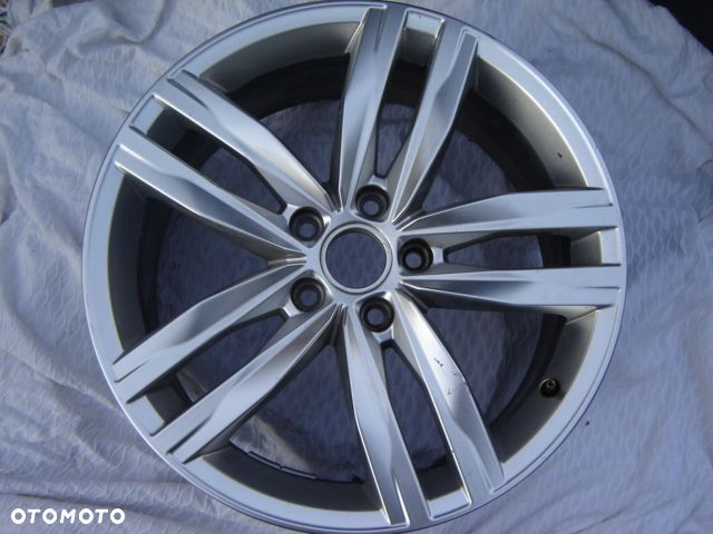 VW GOLF VII ALUFELGA IDEALNA 5G0601025 DH ORYGINAŁ - 1