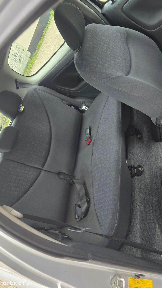 Toyota Yaris 1.0 Base - 7