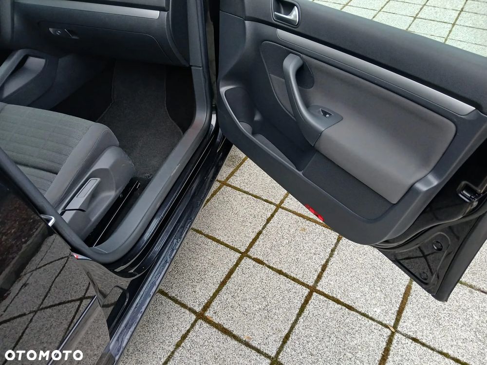 Volkswagen Golf - 25