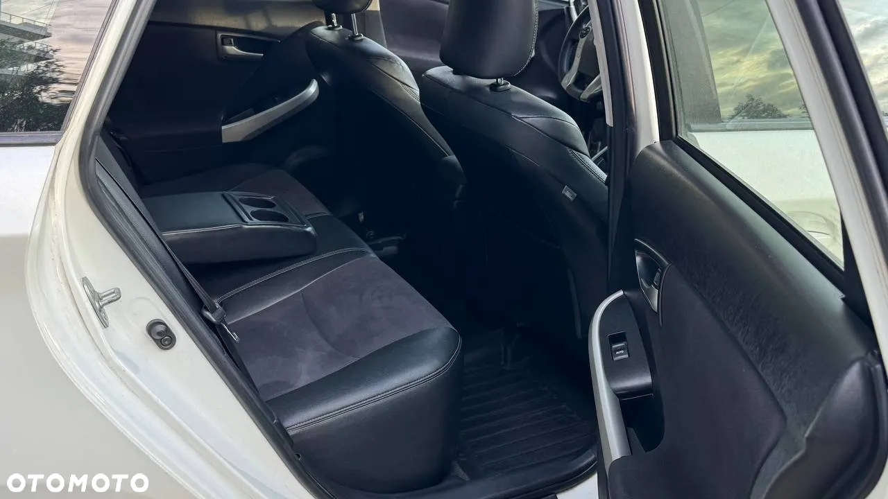 Toyota Prius (Hybrid) Executive - 21