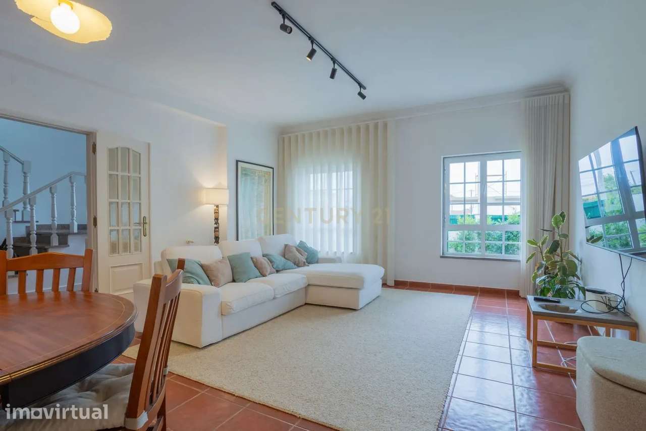 Moradia T4, luminosa, com garagem, jardim e logradouro. - Grande imagem: 4/46