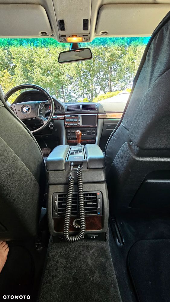 BMW Seria 7 740i - 12