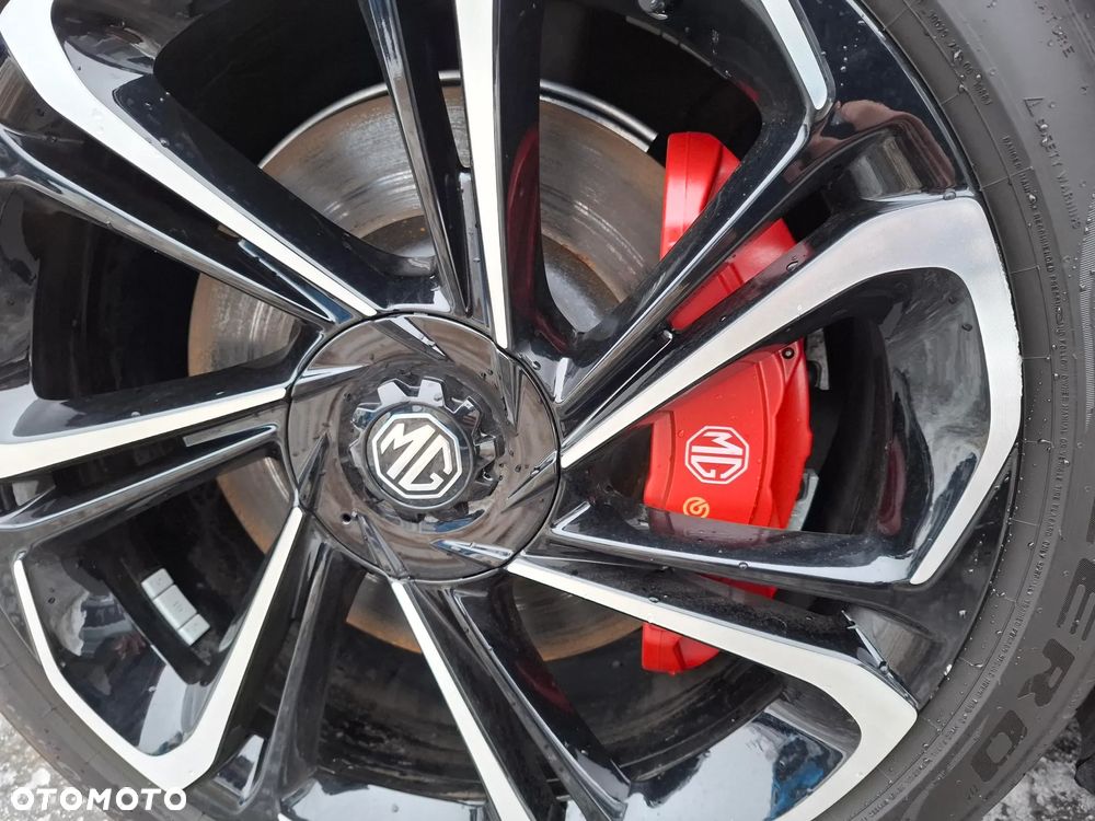 MG Cyberster 77kWh AWD Czarny Dach - 30