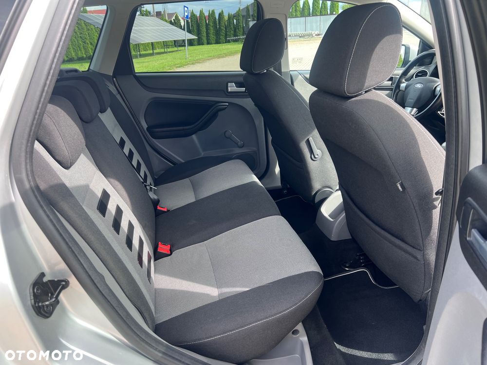 Ford Focus 1.8 Style - 19