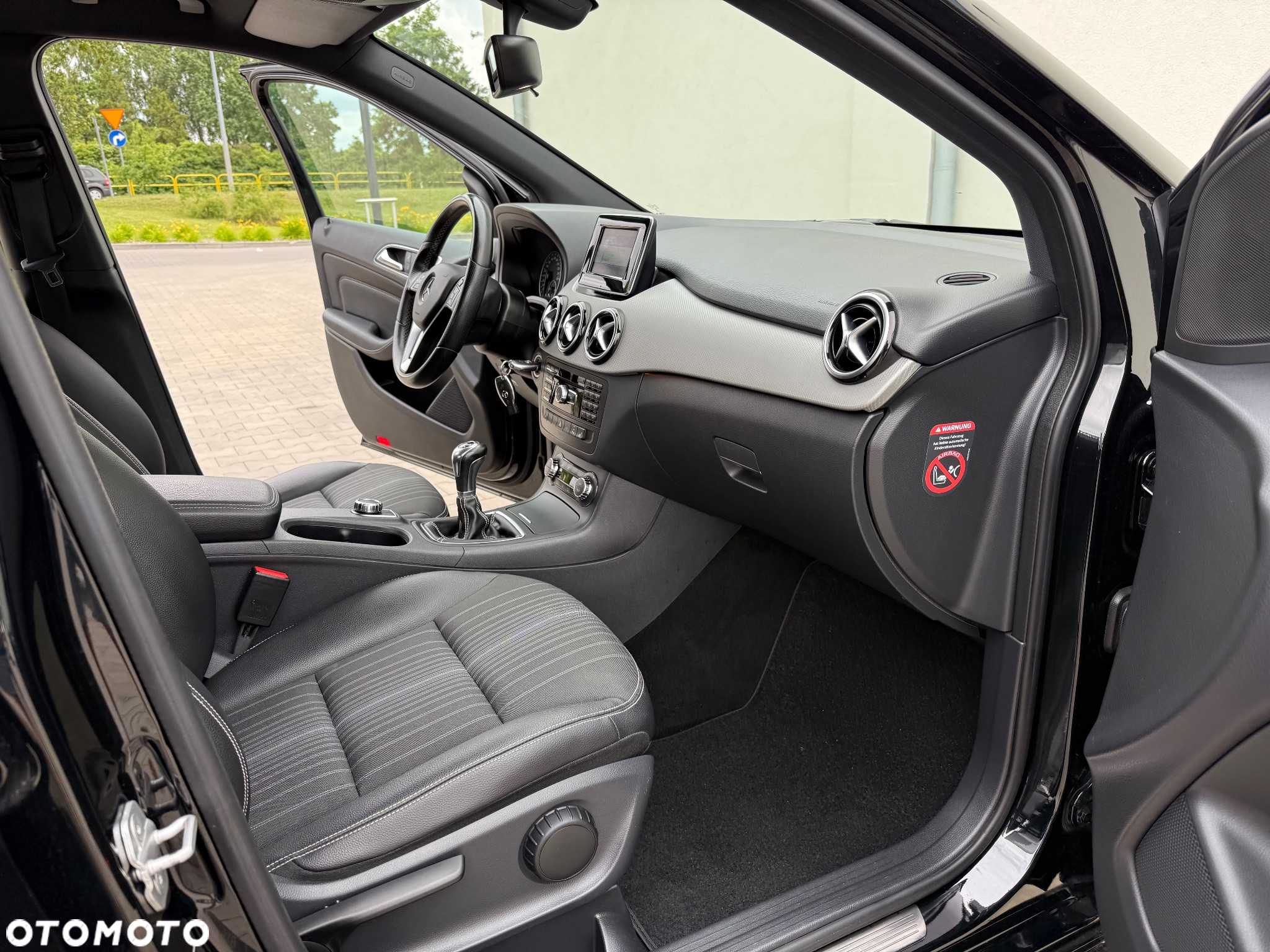 Mercedes-Benz Klasa B 180 UrbanStyle Edition - 27