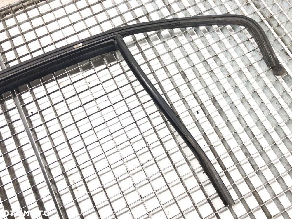 RAMKA USZCZELKA DRZWI TYŁ LEWA  VW PASSAT B8 (3G2, CB2) 2014 - 2022 1.4 TSI 110 kW [150 KM] benzyna - 3