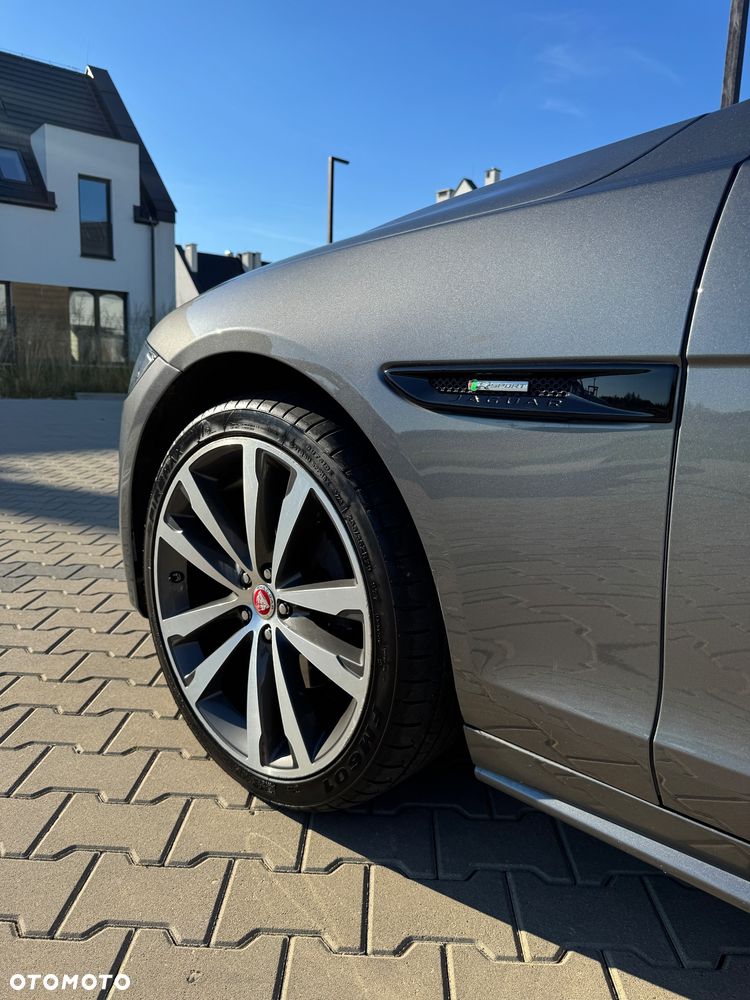 Jaguar XF 20d R-Sport - 16